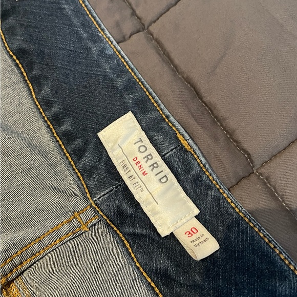 Women’s Torrid Crop Jeggings ( 30 ) - Picture 2 of 6